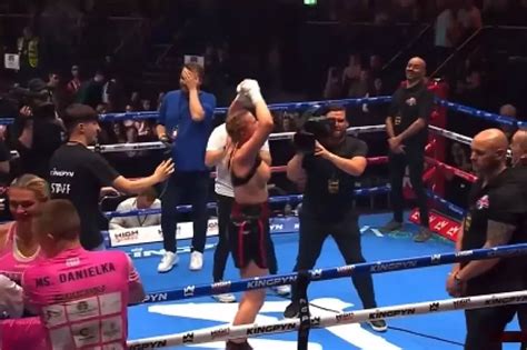 hemsley flash uncensored|Womens boxer flashes the crowd after her first win